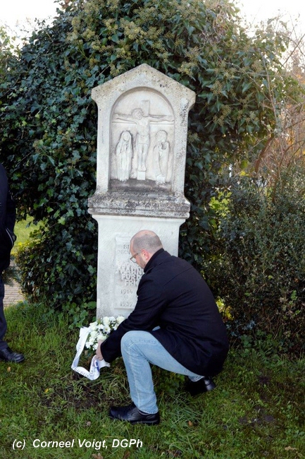 Kranzniederlegung durch Tobias Sies