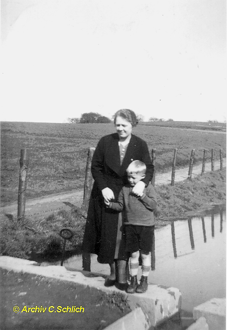 Uhlendahlbecke mit Löschteich ca 1940